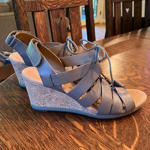 NWOT Clark’s 8 tan wedge cork lace-up sandals